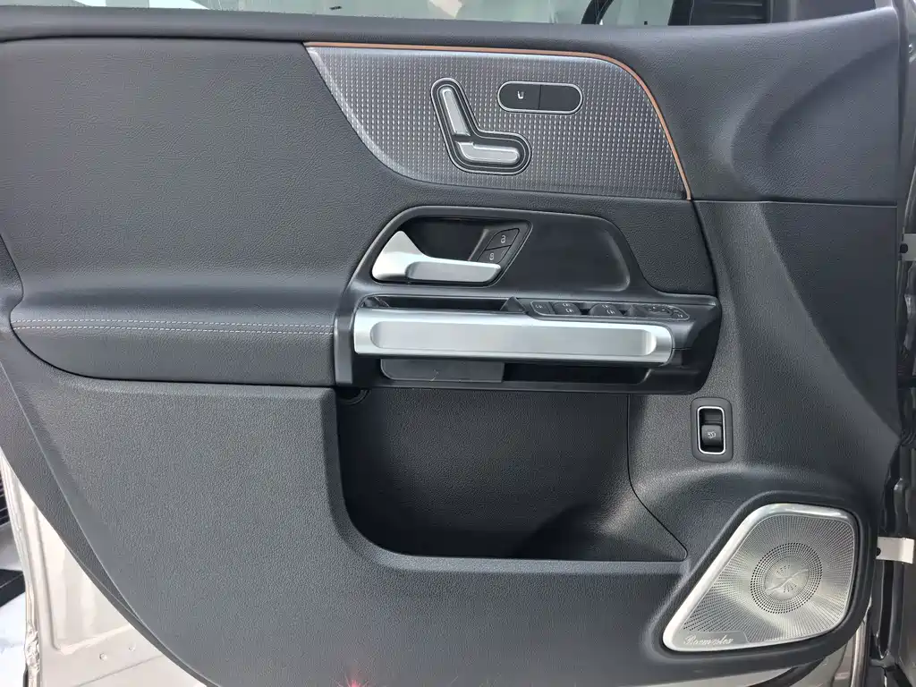 Mercedes-Benz GLB — миниатюра 10