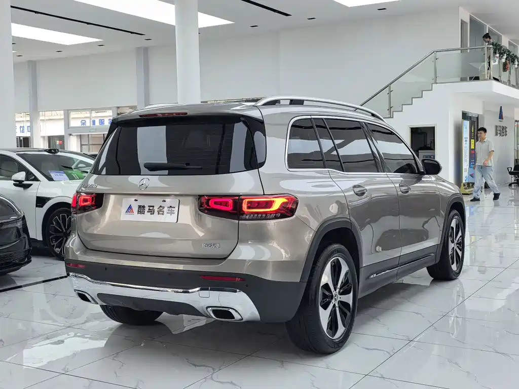 Mercedes-Benz GLB — миниатюра 17