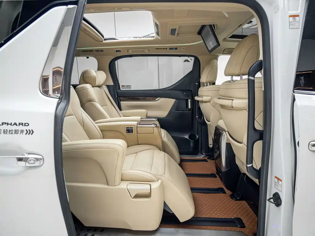 Toyota Alphard — миниатюра 16
