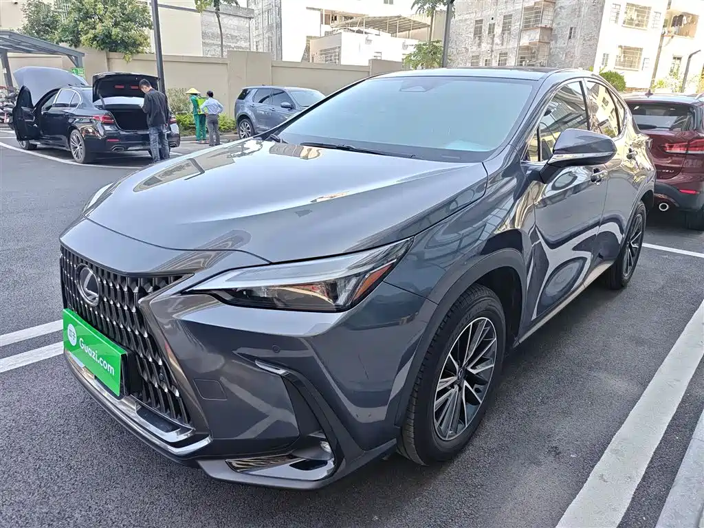 Lexus NX 2023