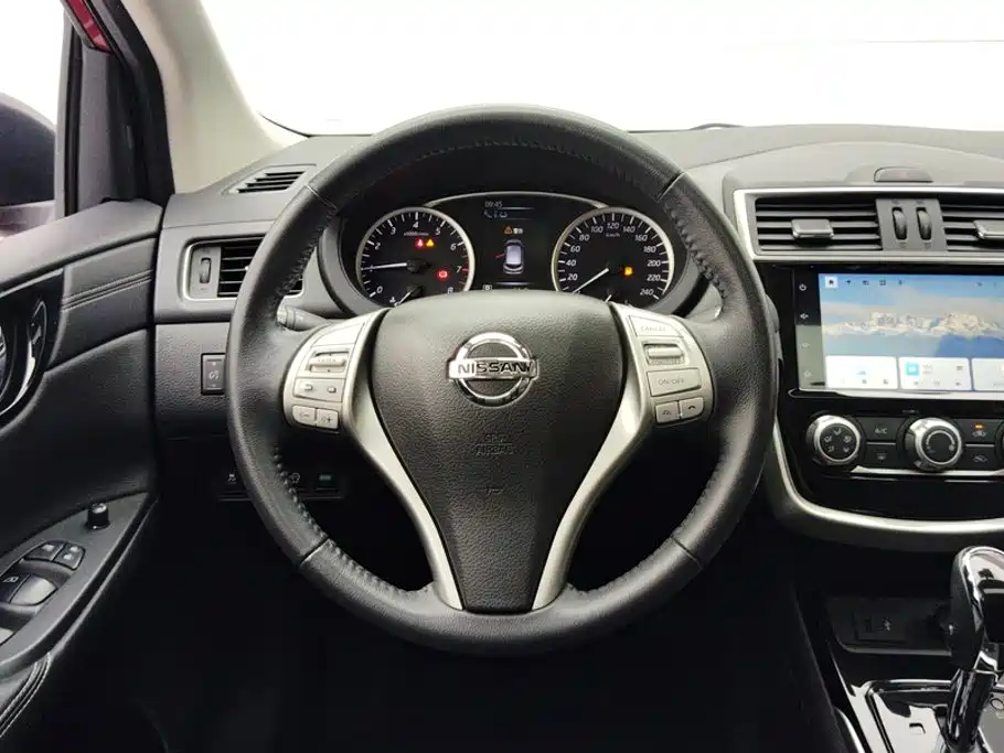 Nissan Tiida — миниатюра 15