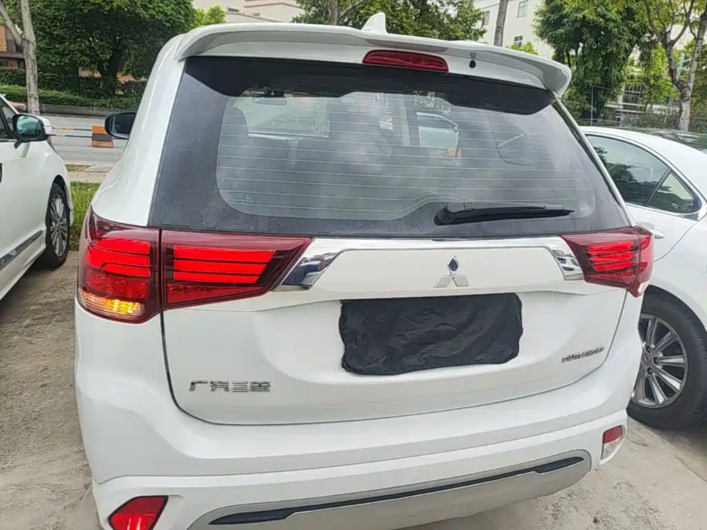Mitsubishi Outlander — миниатюра 6
