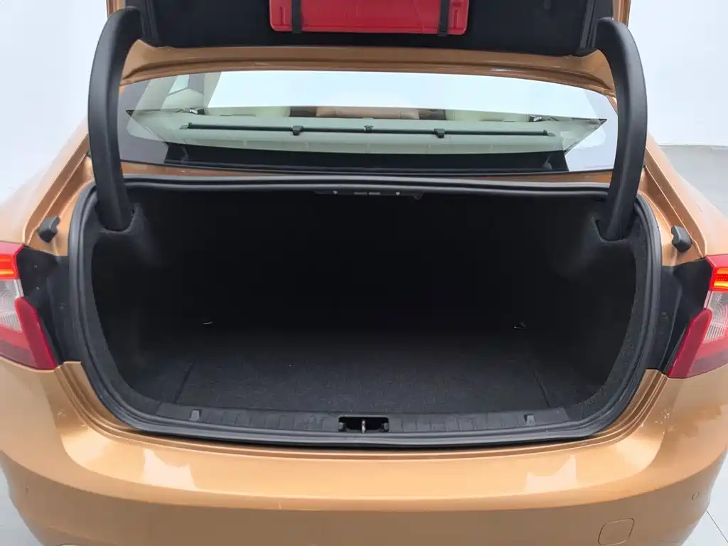 Volvo S60 (Import) — миниатюра 16