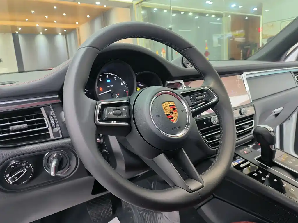 Porsche Macan — миниатюра 7