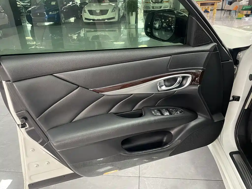 Infiniti Q70 — миниатюра 12