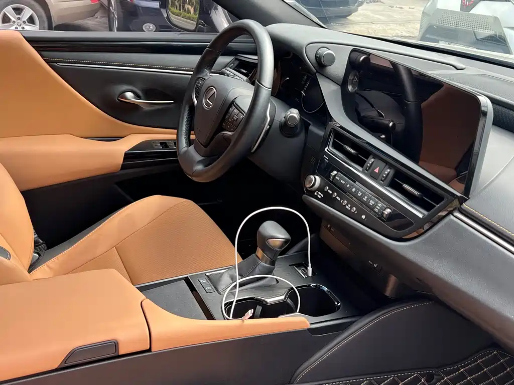 Lexus ES — миниатюра 12