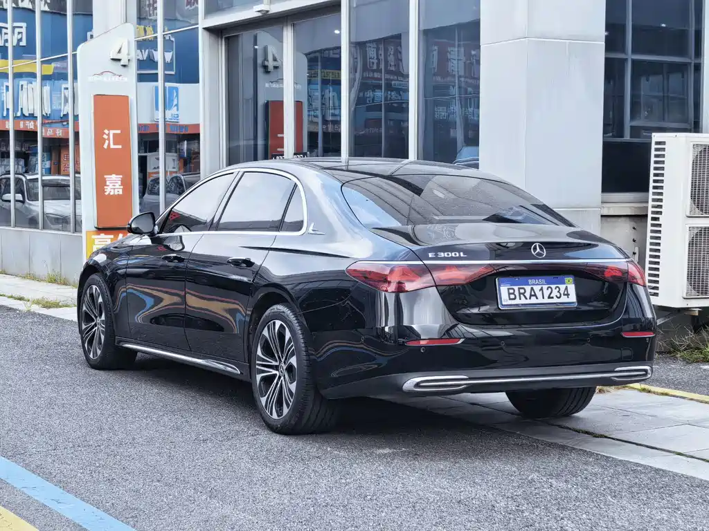 Mercedes-Benz E-Class — миниатюра 12