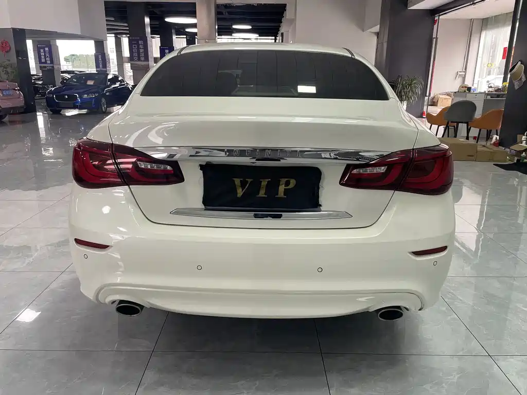 Infiniti Q70 — миниатюра 7