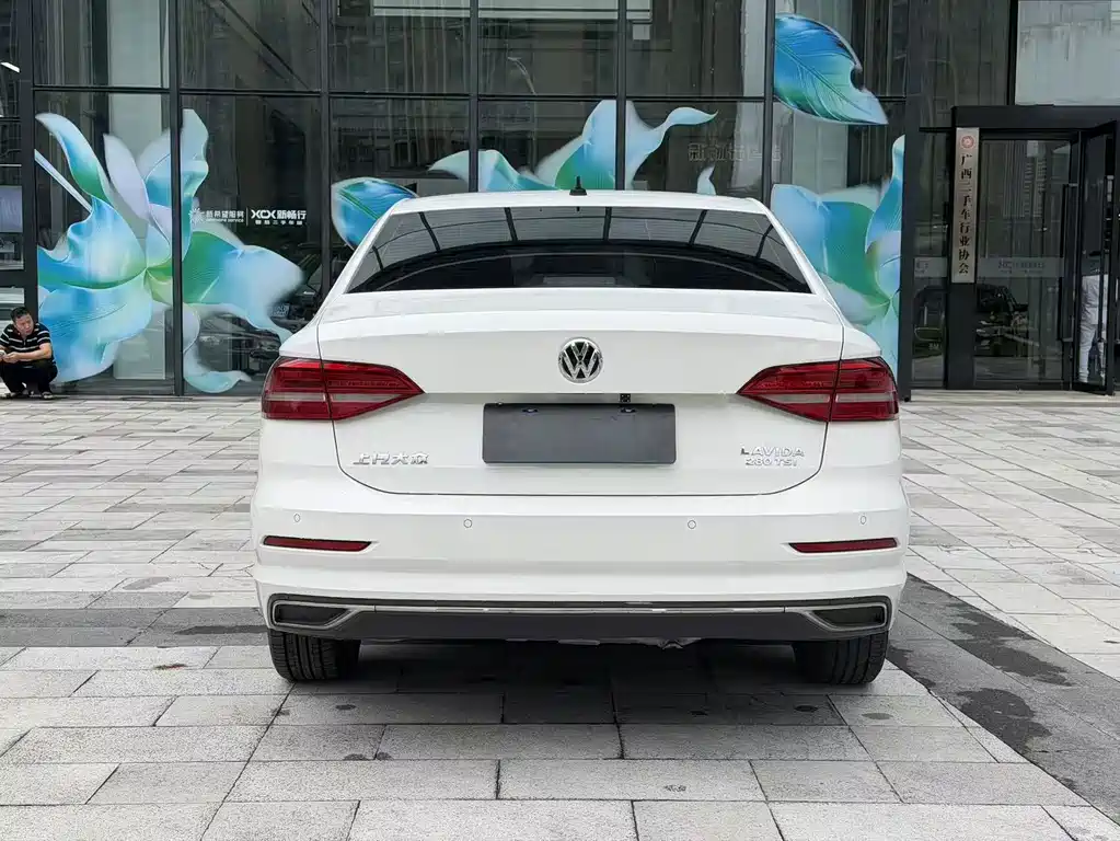 Volkswagen Lavida — миниатюра 5