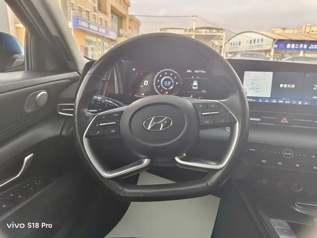 Hyundai Elantra — миниатюра 6