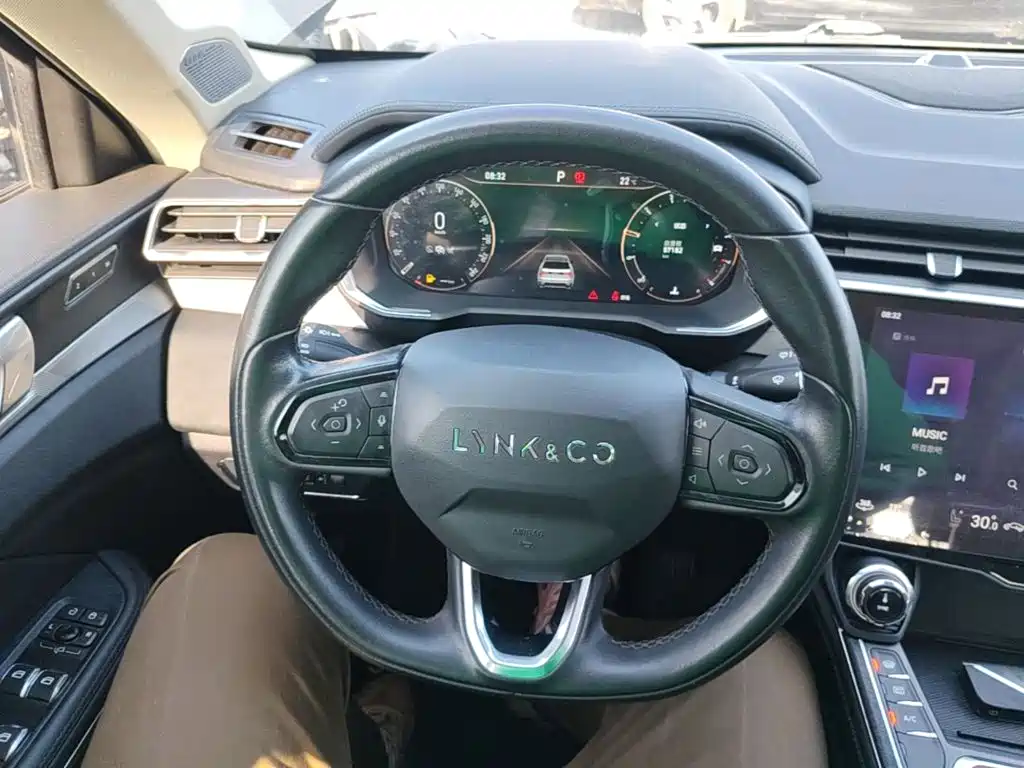 Lynk & Co 01 — миниатюра 11