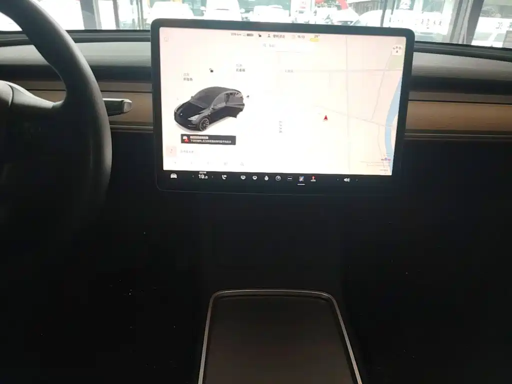 Tesla Model Y — миниатюра 13