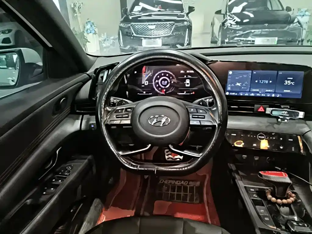 Hyundai Elantra — миниатюра 11