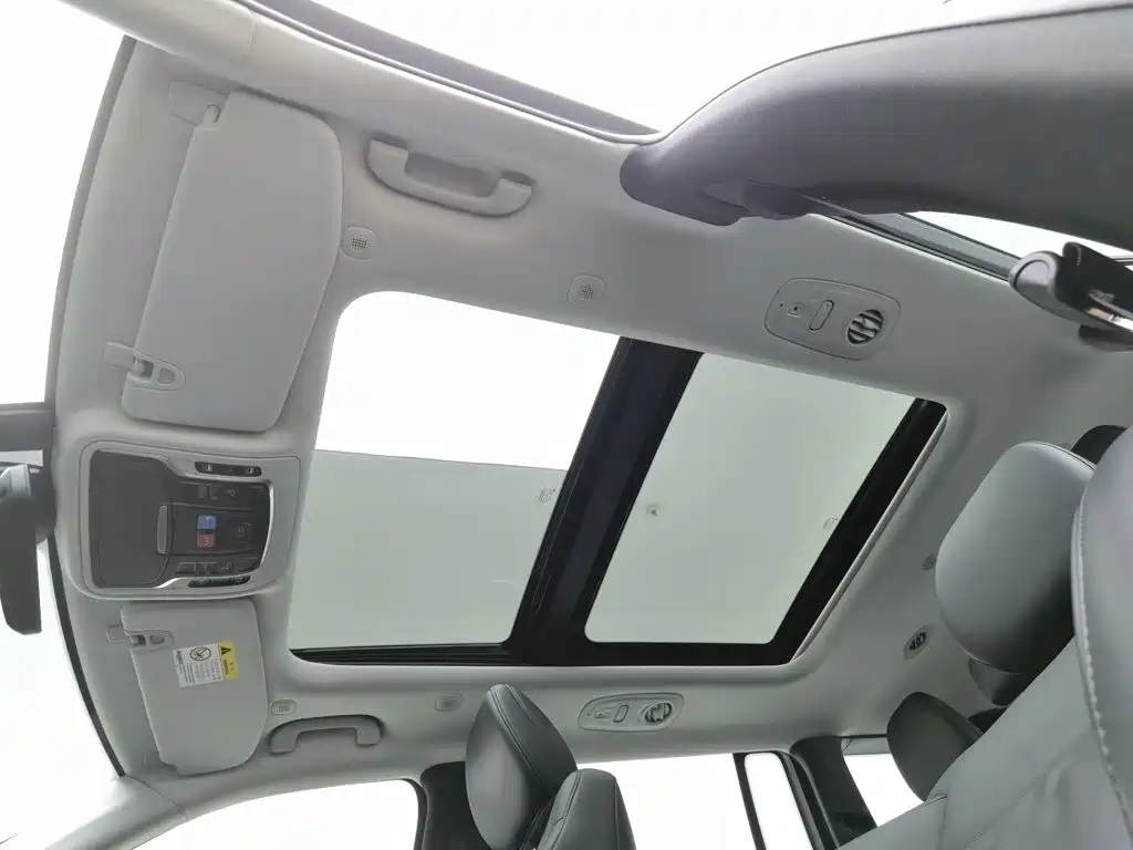 Jeep Grand Commander — миниатюра 14