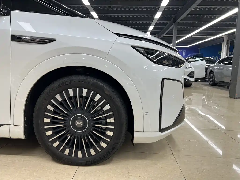 XPeng X9 — миниатюра 4