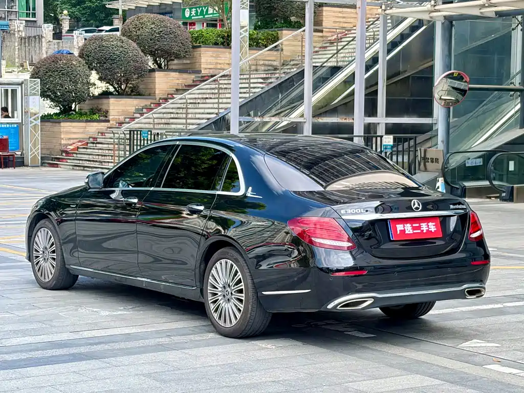 Mercedes-Benz E-Class — миниатюра 9