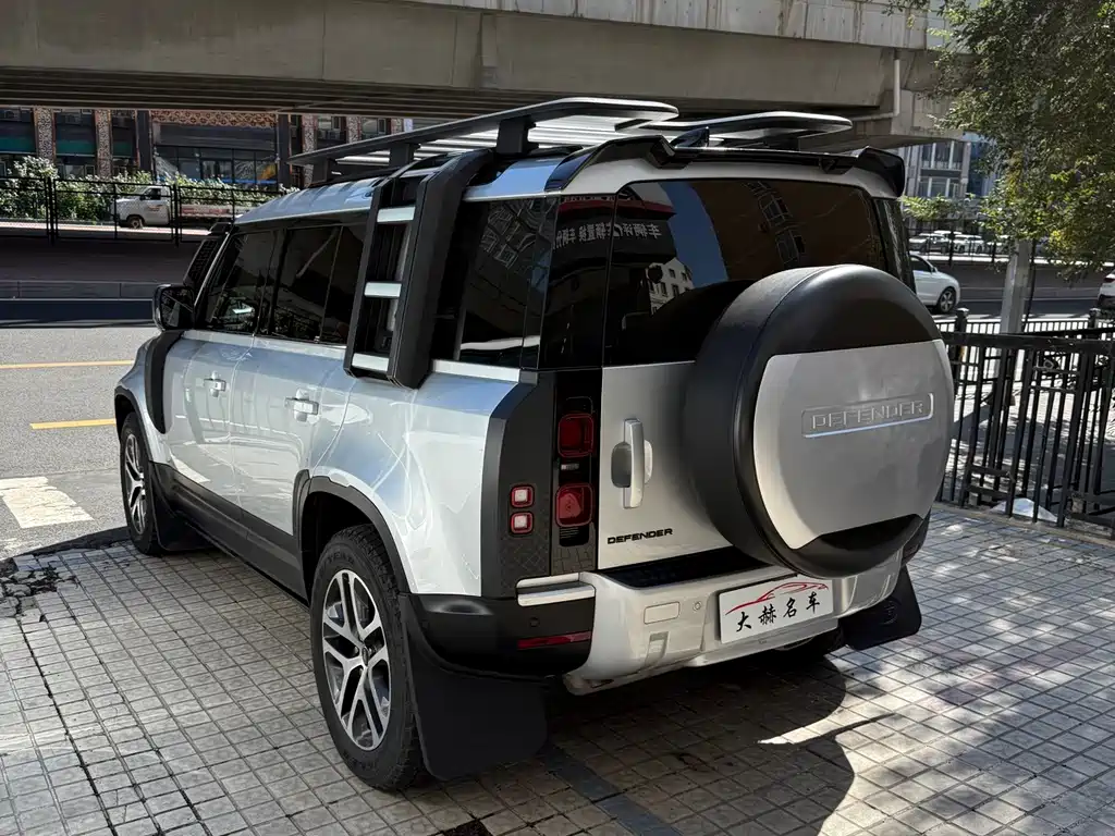 Land Rover Defender — миниатюра 4