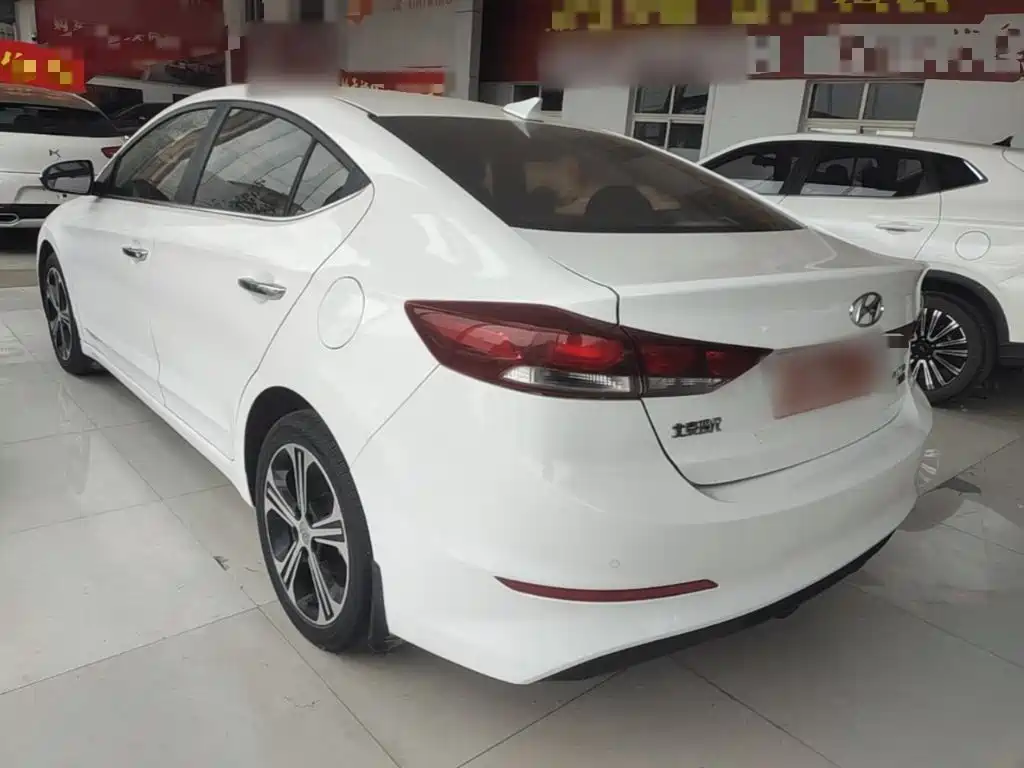 Hyundai Elantra — миниатюра 5