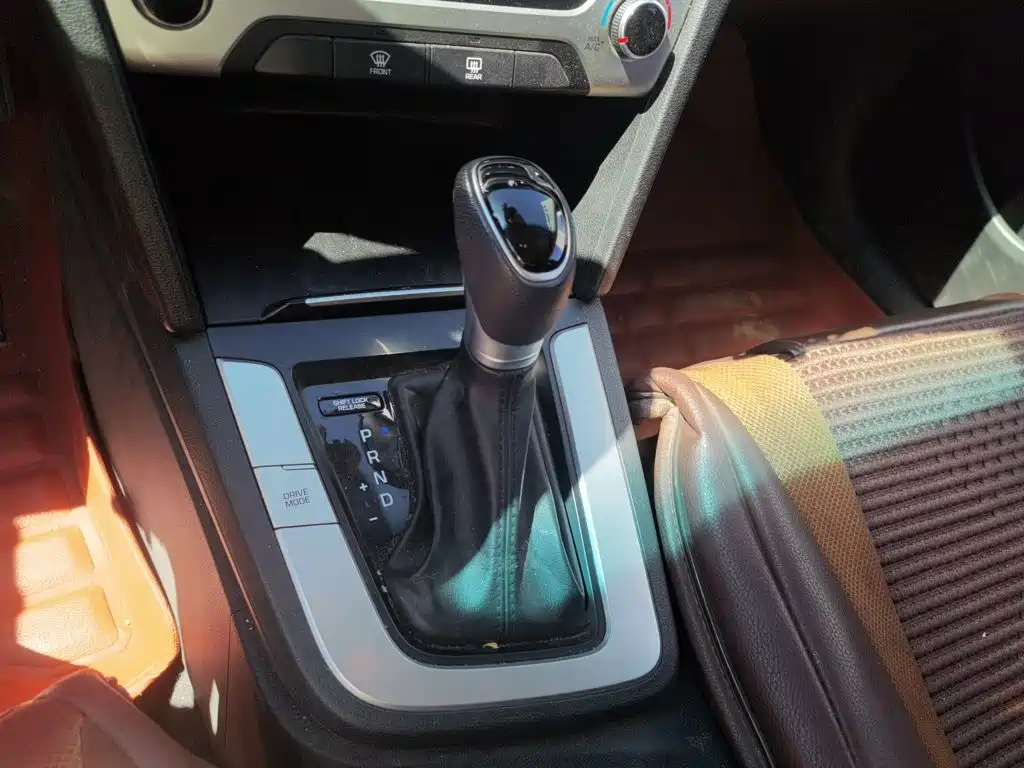 Hyundai Elantra — миниатюра 10