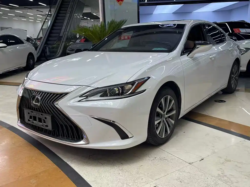 Купить Lexus ES