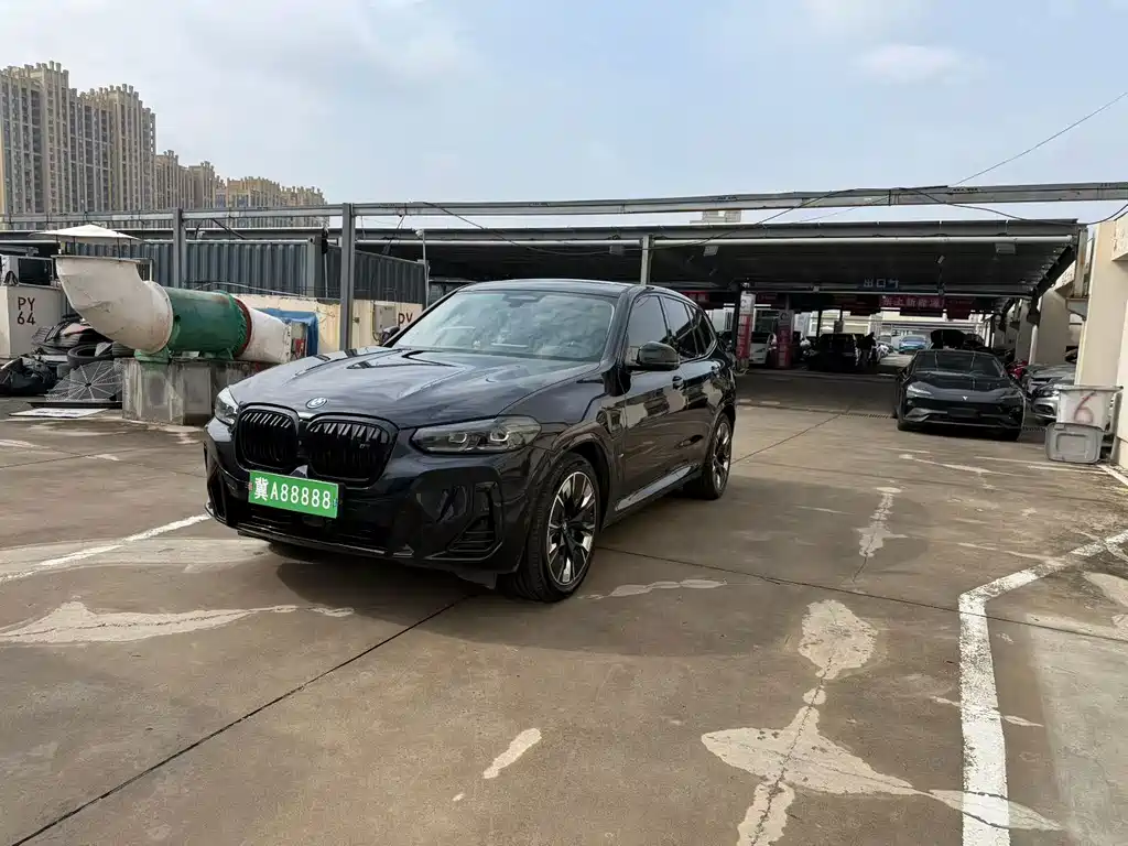 BMW iX3