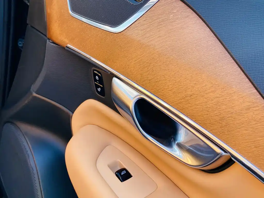 Volvo XC90 — миниатюра 12