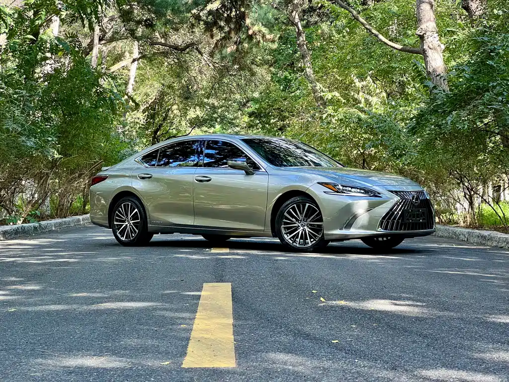 Lexus ES — миниатюра 9