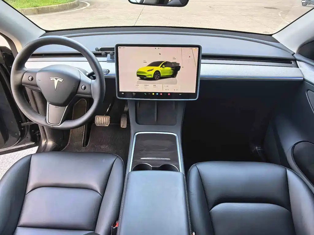 Tesla Model Y — миниатюра 5