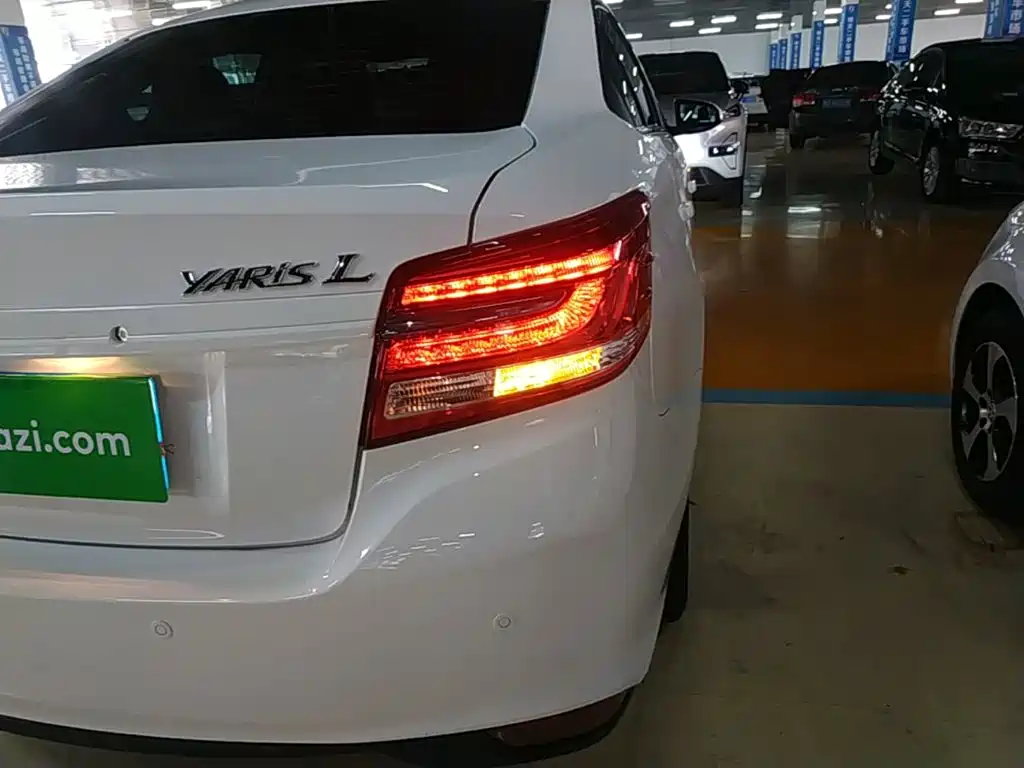 Toyota Yaris L — миниатюра 8