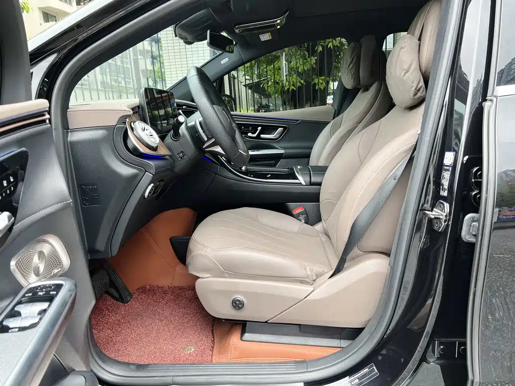 Mercedes-Benz EQE SUV — миниатюра 8