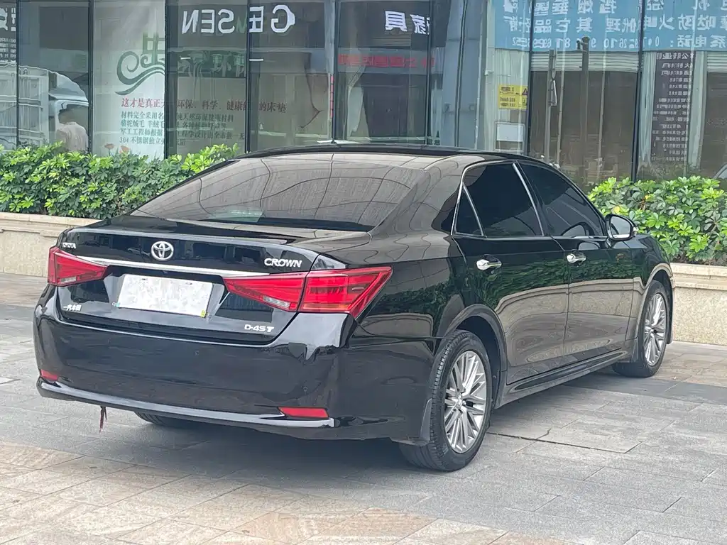 Toyota Crown — миниатюра 8