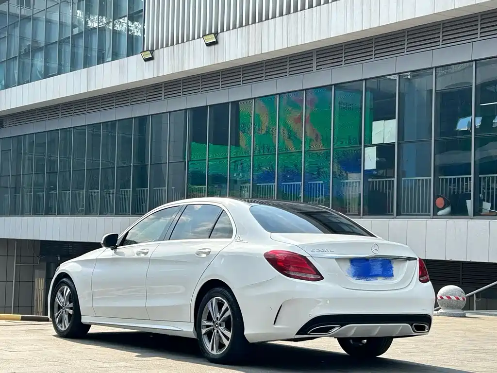 Mercedes-Benz C-Class — миниатюра 12