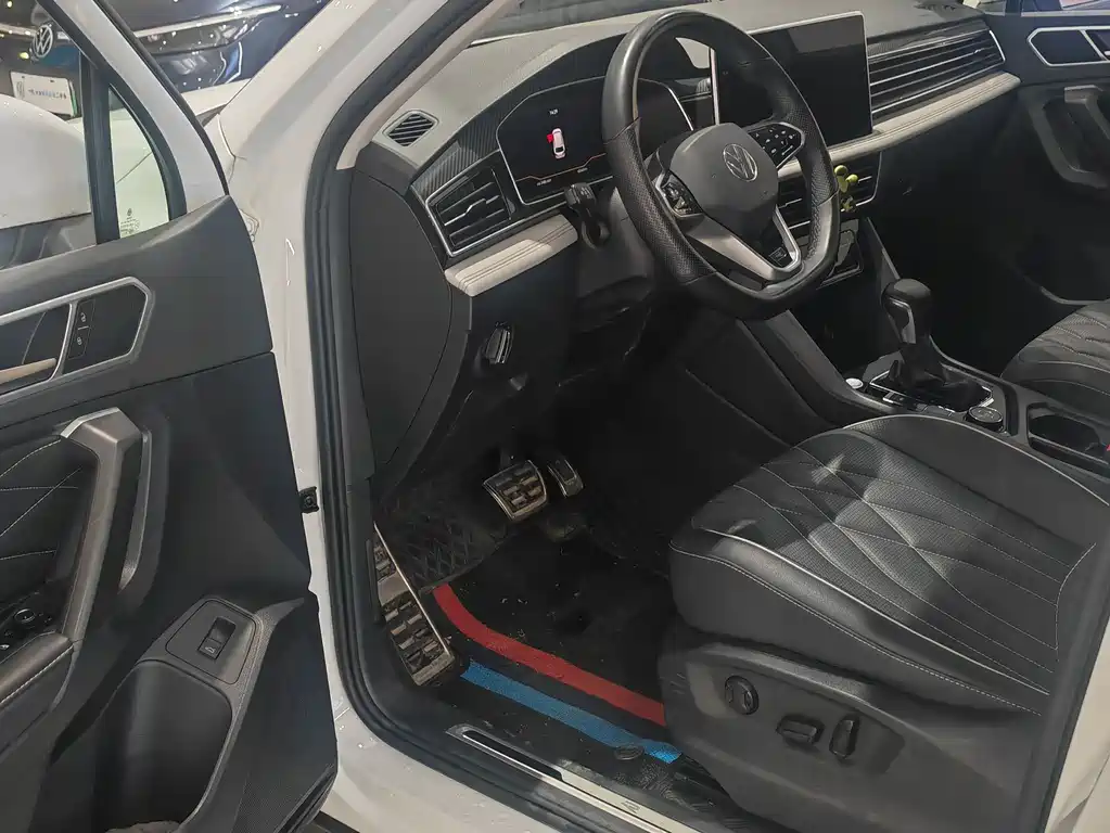 Volkswagen Tiguan L L 2023 380TSI AT R-Line 7 мест