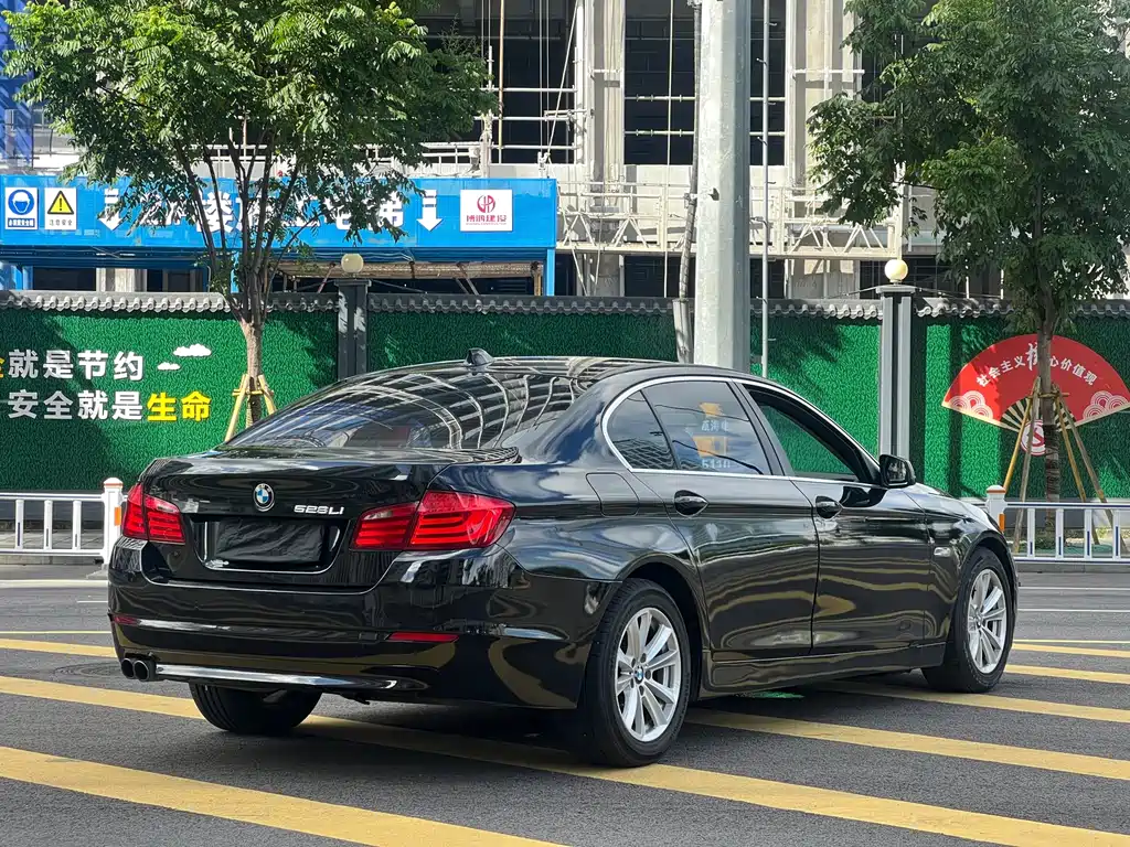BMW 5 Series — миниатюра 7