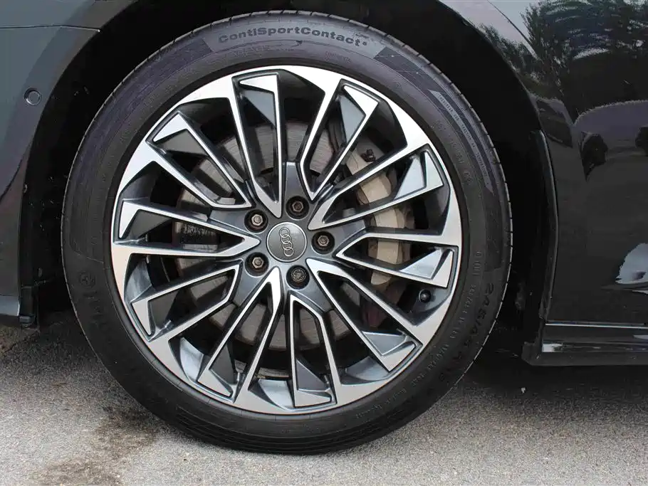 Audi A6L New Energy — миниатюра 13