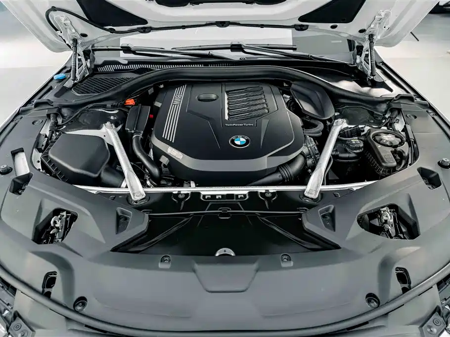 BMW 8 Series — миниатюра 24