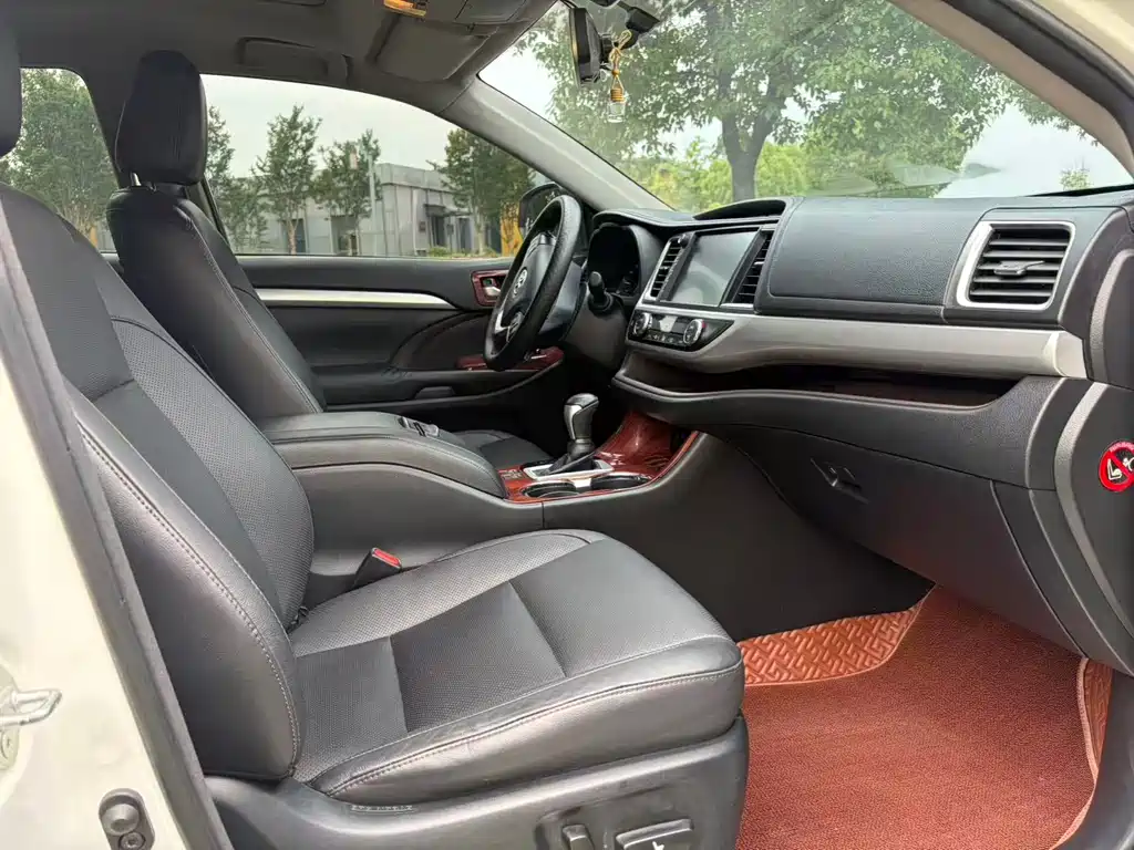 Toyota Highlander 2015 2.0T Luxury 7 мест
