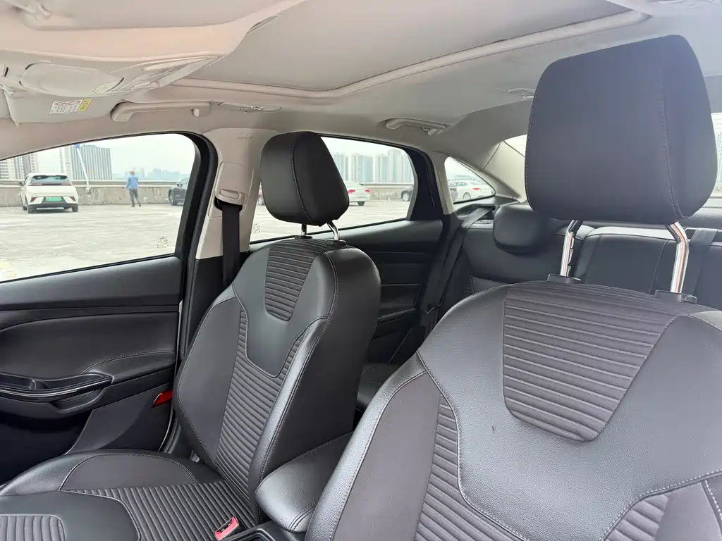 Ford Focus — миниатюра 10