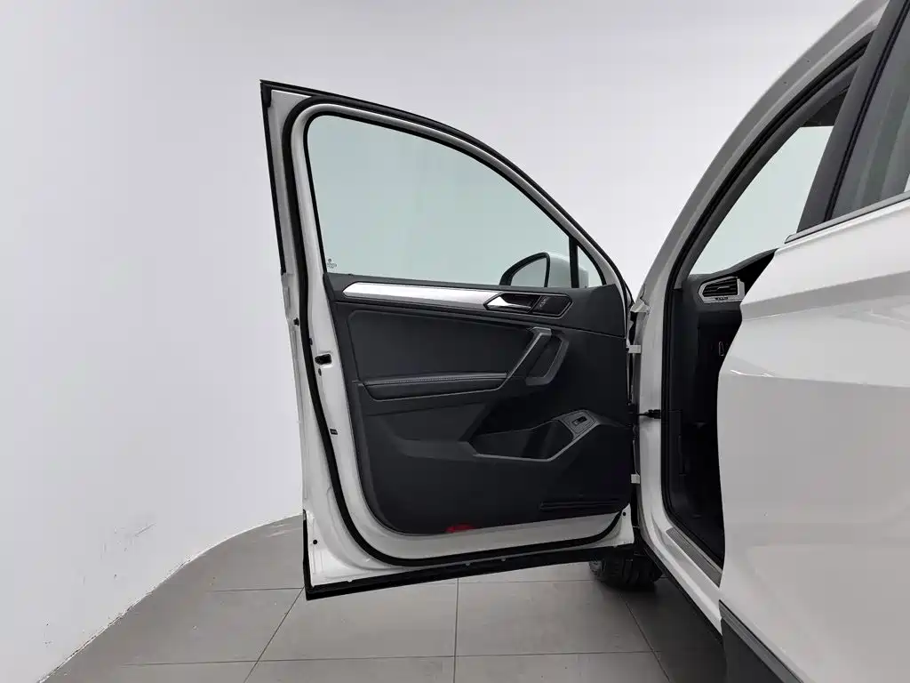 Volkswagen Tiguan L — миниатюра 8
