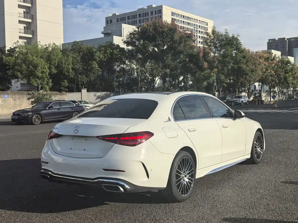 Mercedes-Benz C-Class — миниатюра 12