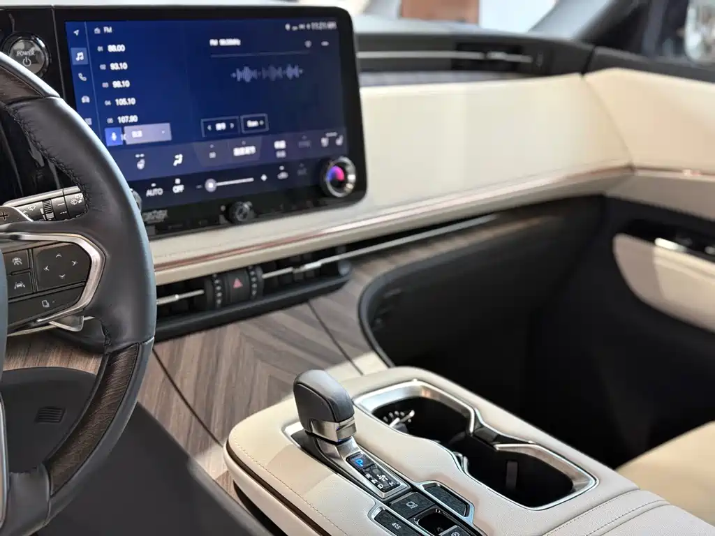 Lexus LM — миниатюра 8