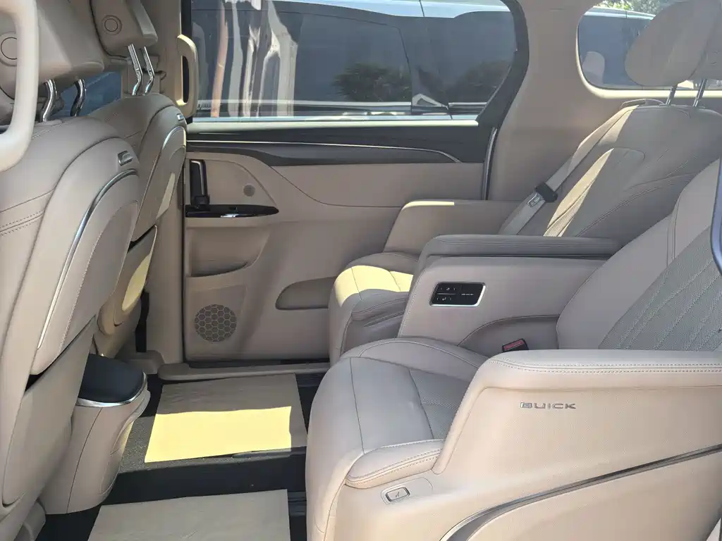 Buick GL8 Hybrid — миниатюра 5