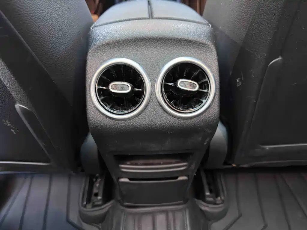 Mercedes-Benz GLB — миниатюра 16