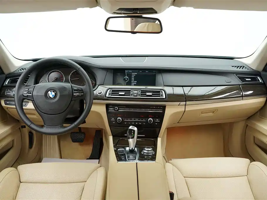 BMW 7 Series — миниатюра 30