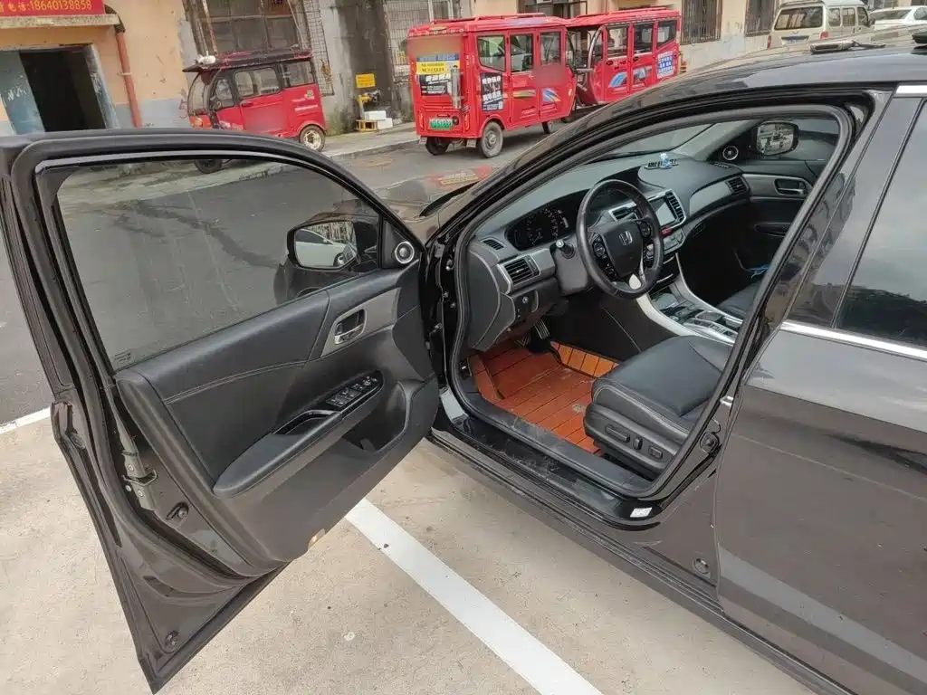 Honda Accord — миниатюра 17