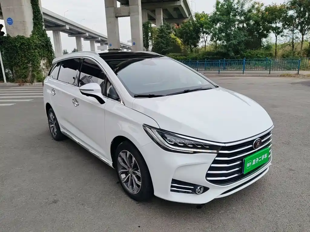 BYD MAX — миниатюра 4