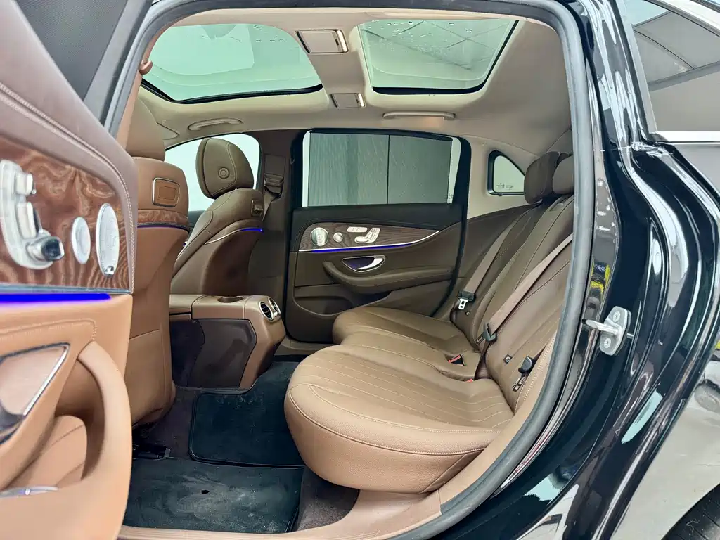 Mercedes-Benz E-Class — миниатюра 11