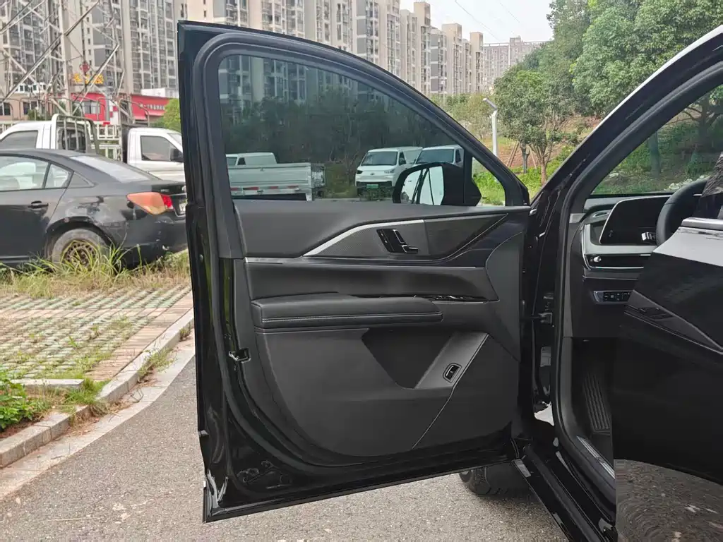 Cadillac XT5 — миниатюра 16
