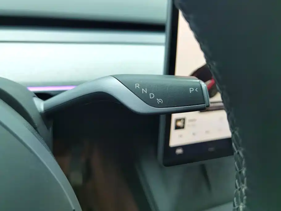 Tesla Model Y — миниатюра 16