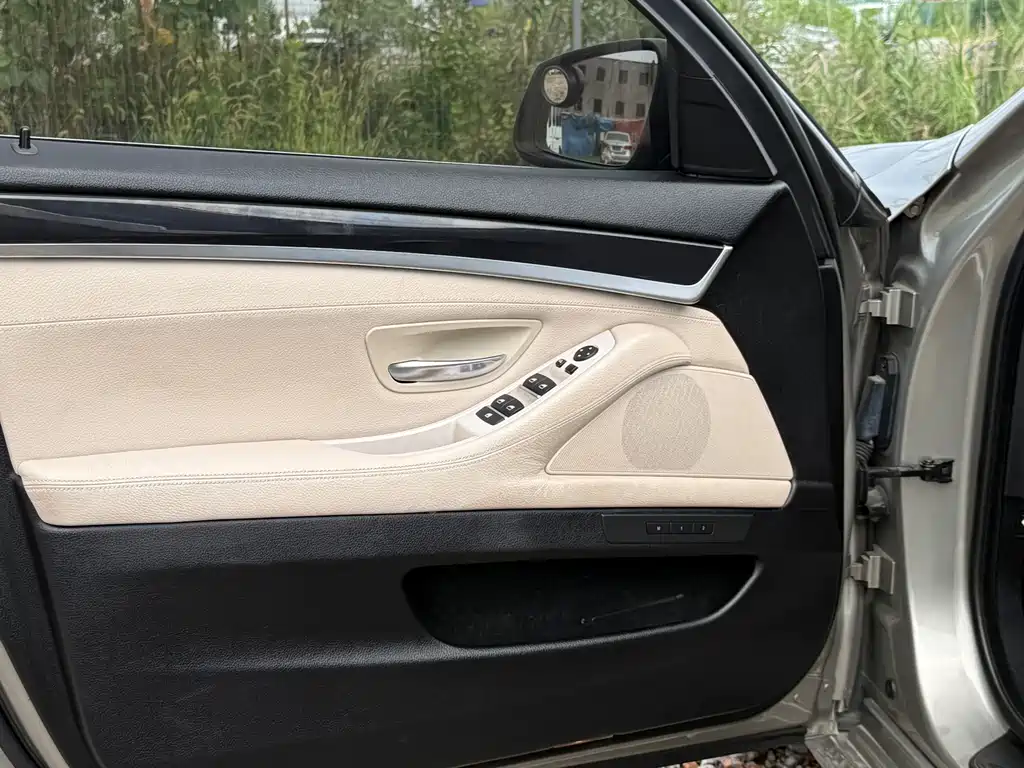 BMW 5 Series — миниатюра 5